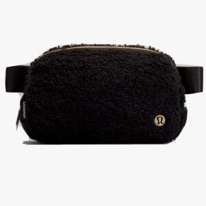 Lululemon Everywhere Fleece Belt bag